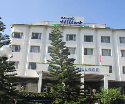 https://imgcld.yatra.com/ytimages/image/upload/t_hotel_yatra_city_desktop/v1444907561/Domestic Hotels/Hotels_Mount Abu/Hotel Hillock/exterior_view.jpg